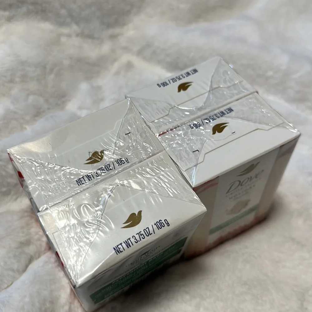 DOVE Limited Edition Holiday Treats Beauty Bar Soap Peppermint Bark 2 Pack - Picture 5 of 5